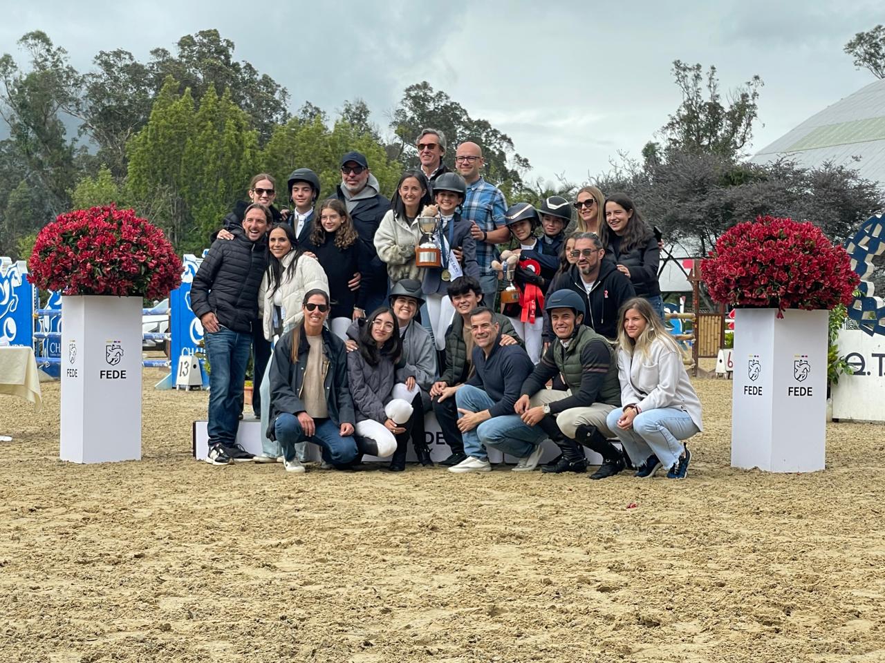 El equipo completo en un campeonato federado